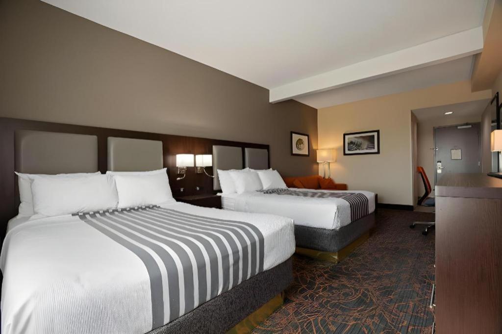 Best Western Plus Executive Inn - Photo 87