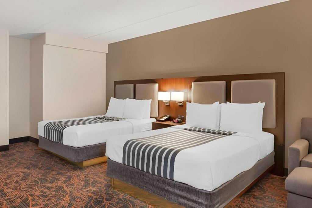 Best Western Plus Executive Inn - Photo 88