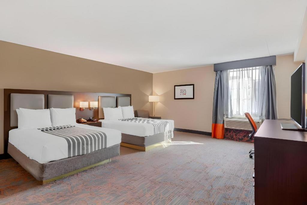 Best Western Plus Executive Inn - Photo 82