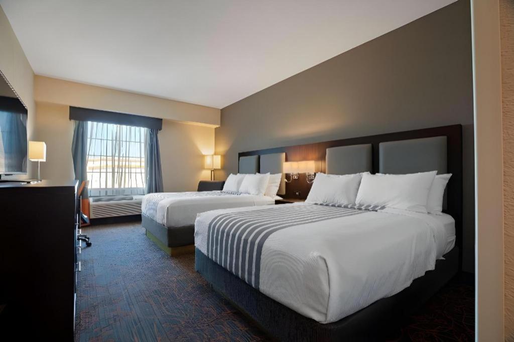 Best Western Plus Executive Inn - Photo 99