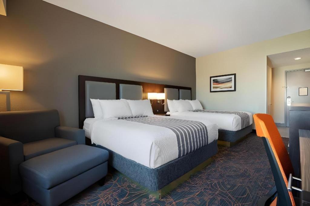 Best Western Plus Executive Inn - Photo 101