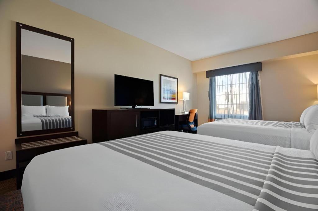 Best Western Plus Executive Inn - Photo 102