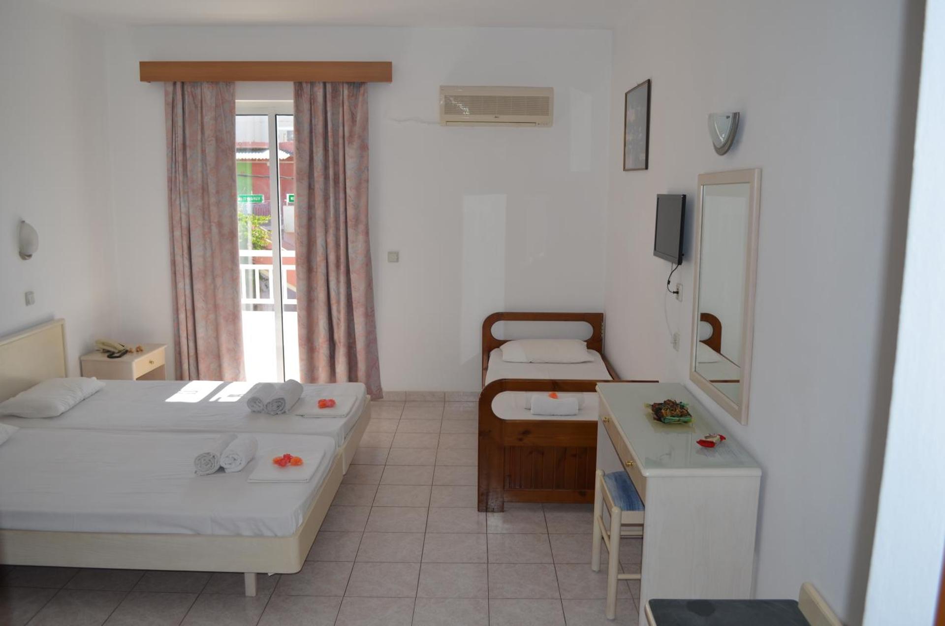 Studio (3 Adults) - Photo 2