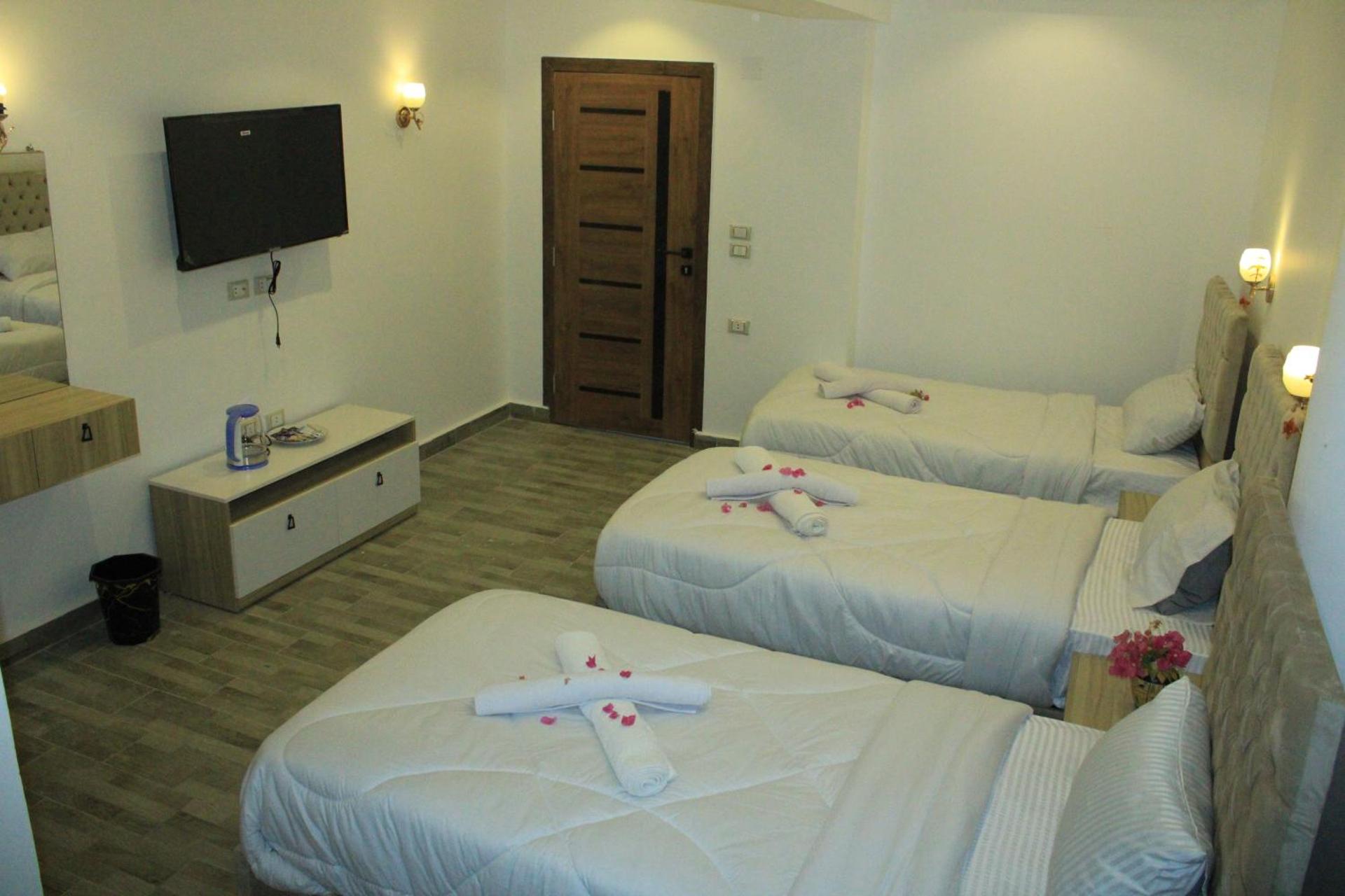 Golden king pyramids view INN - Photo 37