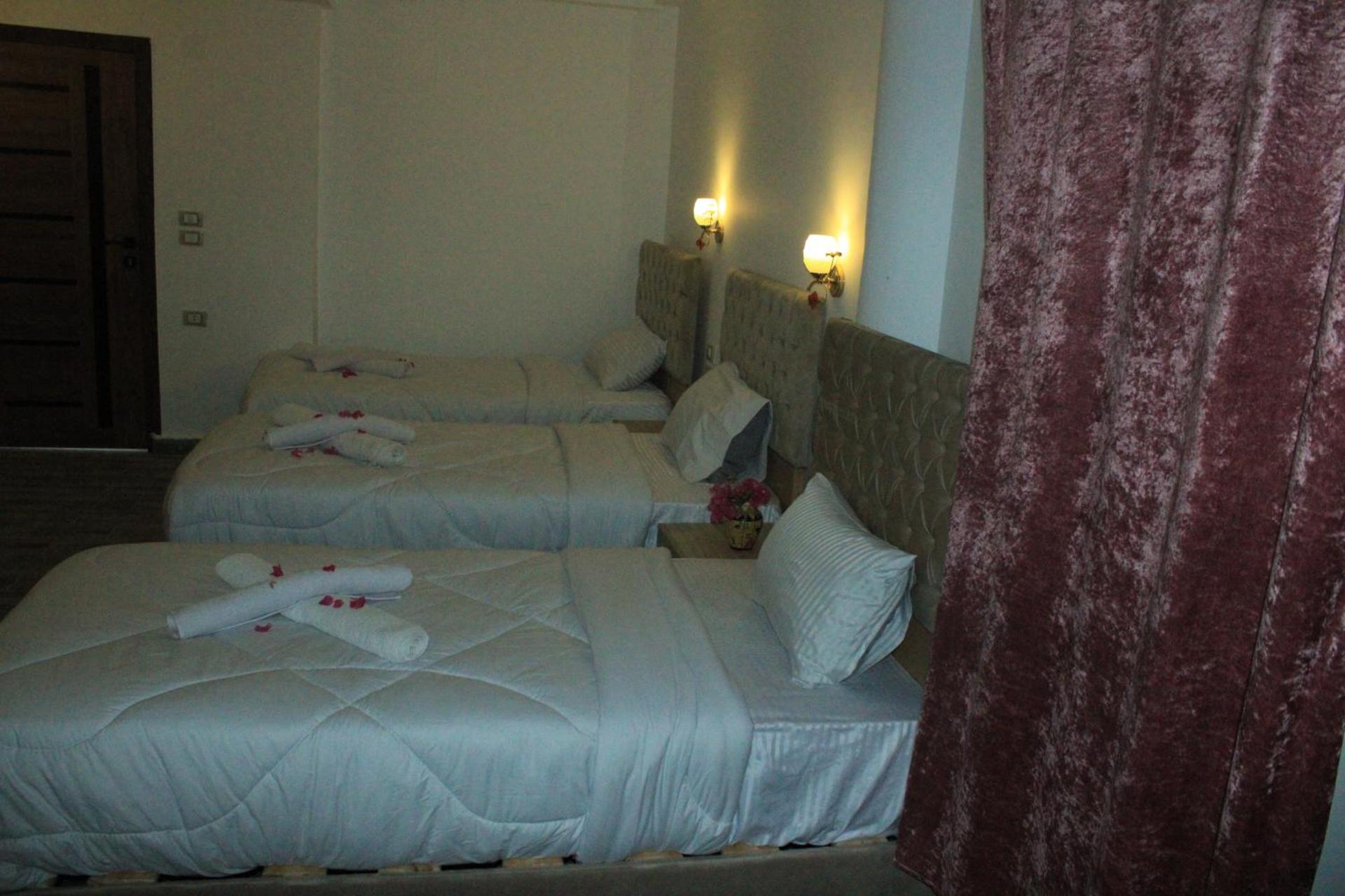 Golden king pyramids view INN - Photo 2