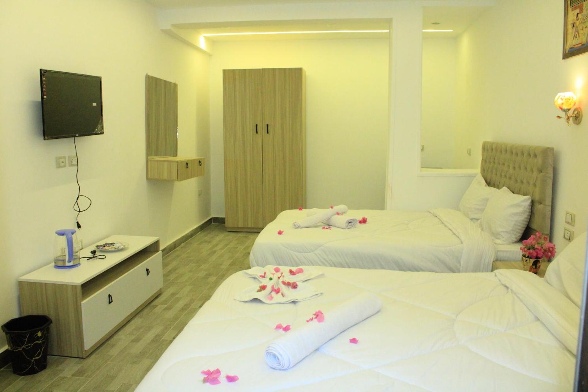 Golden king pyramids view INN - Photo 38