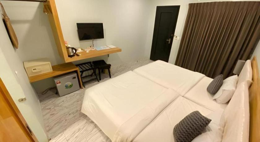 Bamboo9 Boutique - Photo 37