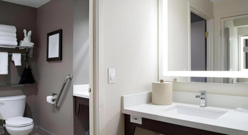 Best Western Plus Executive Inn - Photo 44