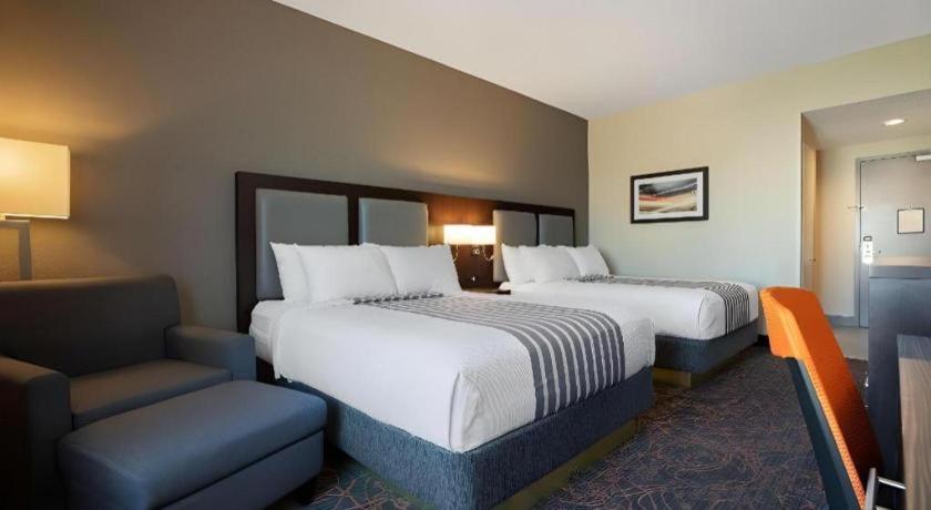 Best Western Plus Executive Inn - Photo 26