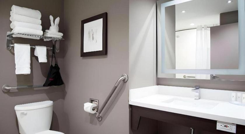 Best Western Plus Executive Inn - Photo 40