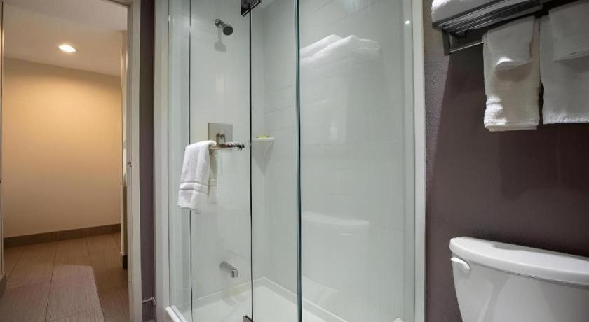 Best Western Plus Executive Inn - Photo 41