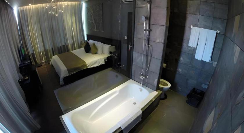 De Art Hotel - Photo 48