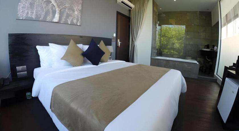 De Art Hotel - Photo 31