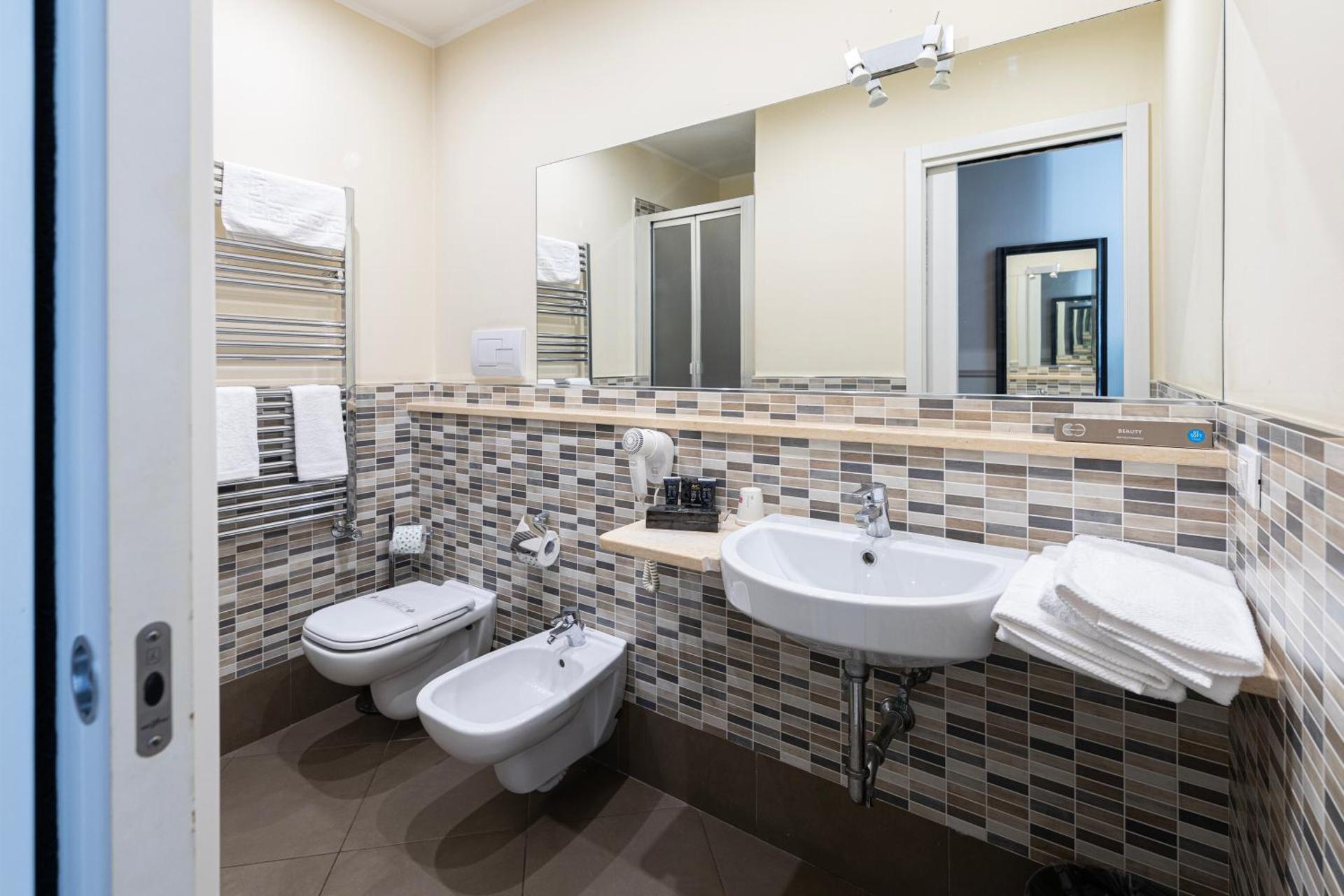 Hotel Ambasciatori - Photo 29