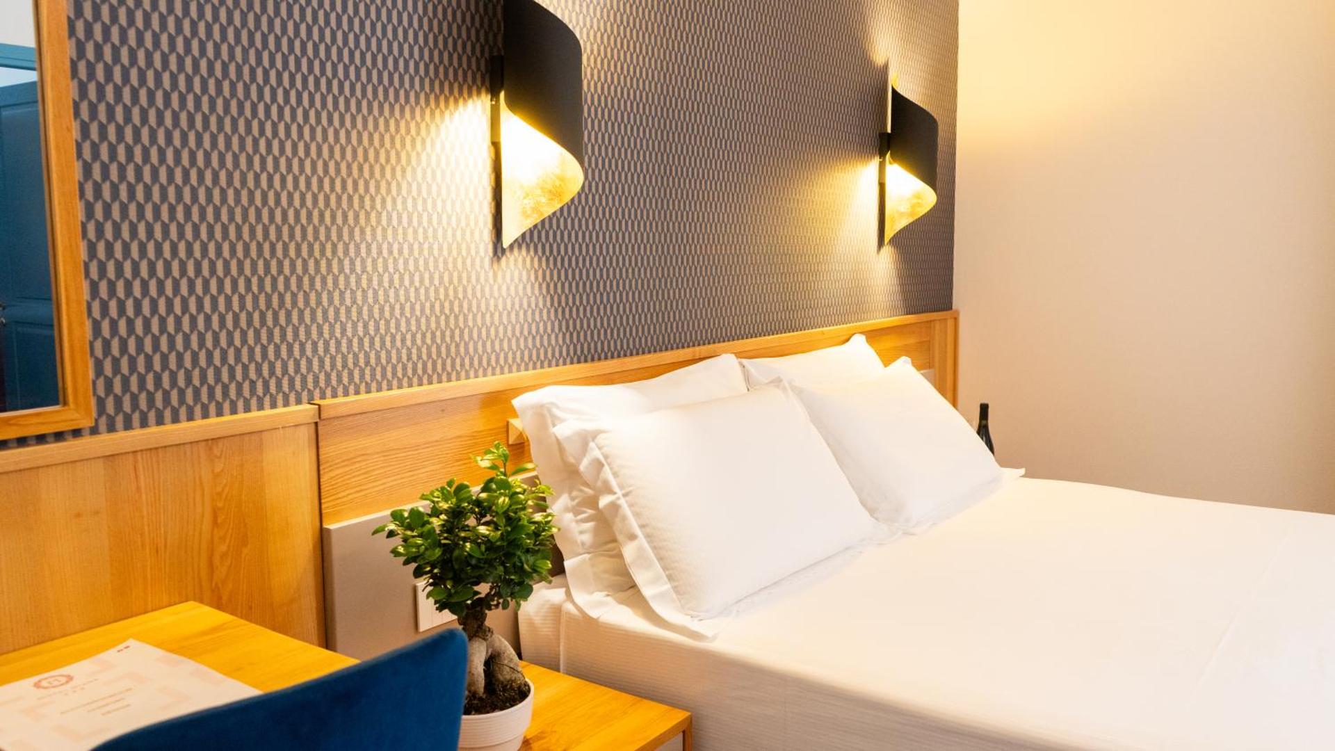 Hotel Diana - Photo 44