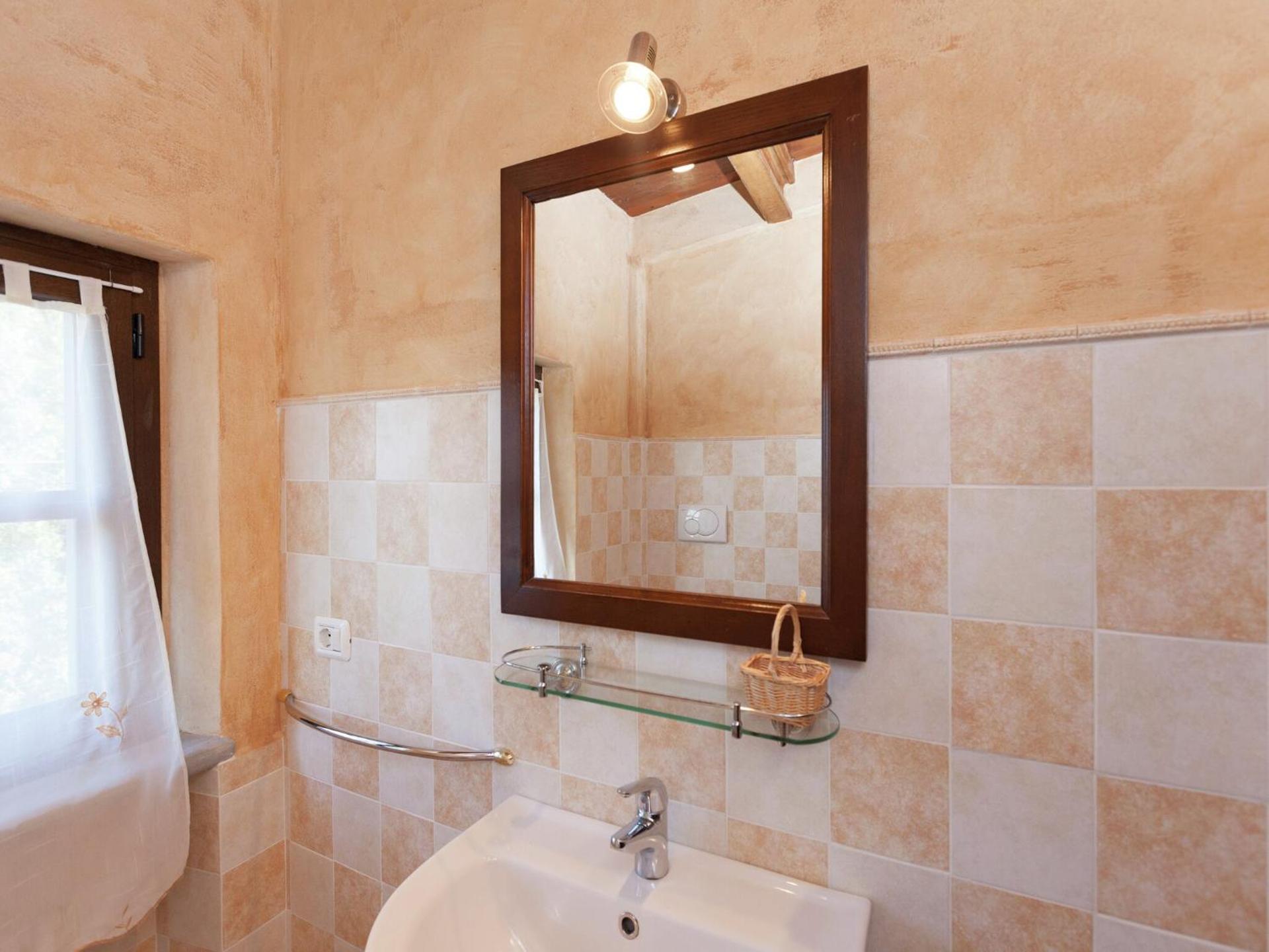 Farmhouse in Apecchio with Swimming Pool, Terrace, Garden - Photo 44