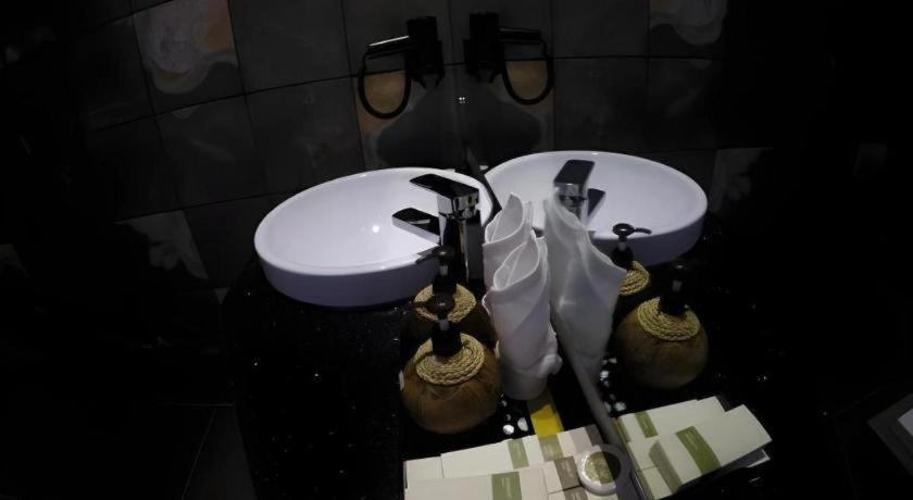 De Art Hotel - Photo 60