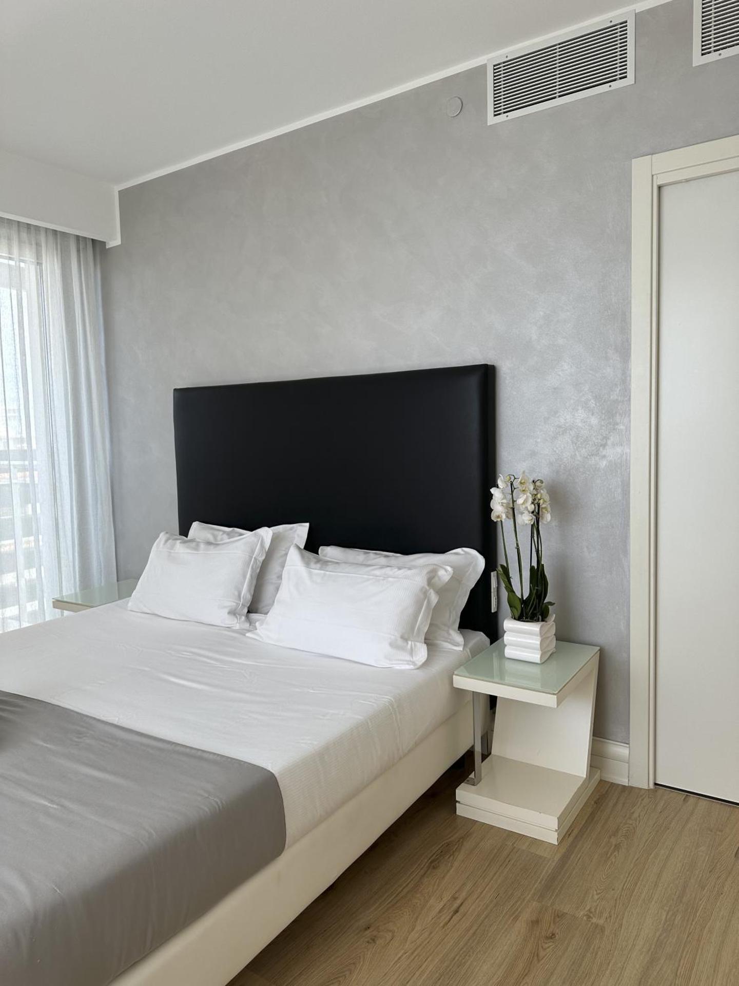 Double Room with Partial Sea View