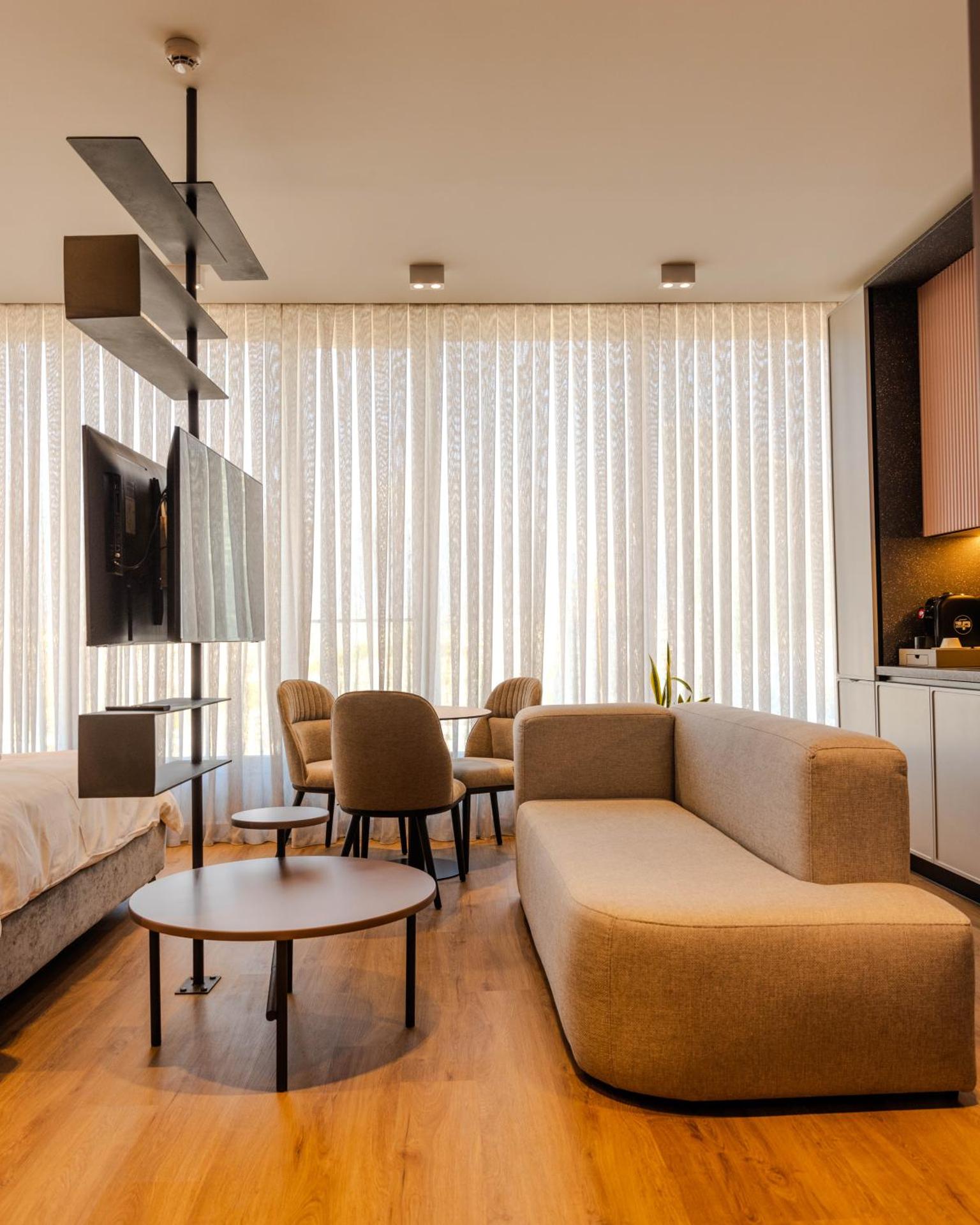 Si Hotel Tirana - Photo 31