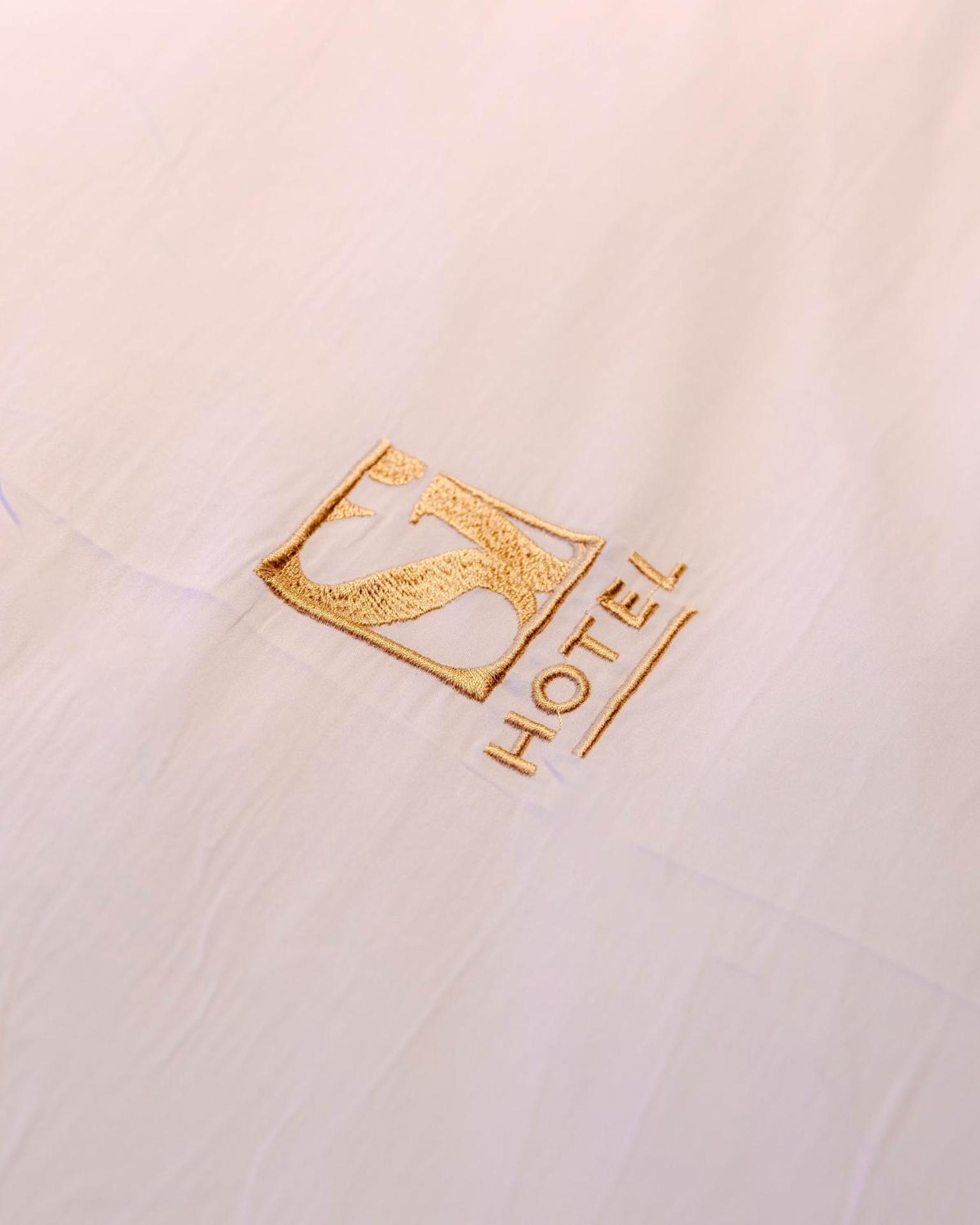 Si Hotel Tirana - Photo 100