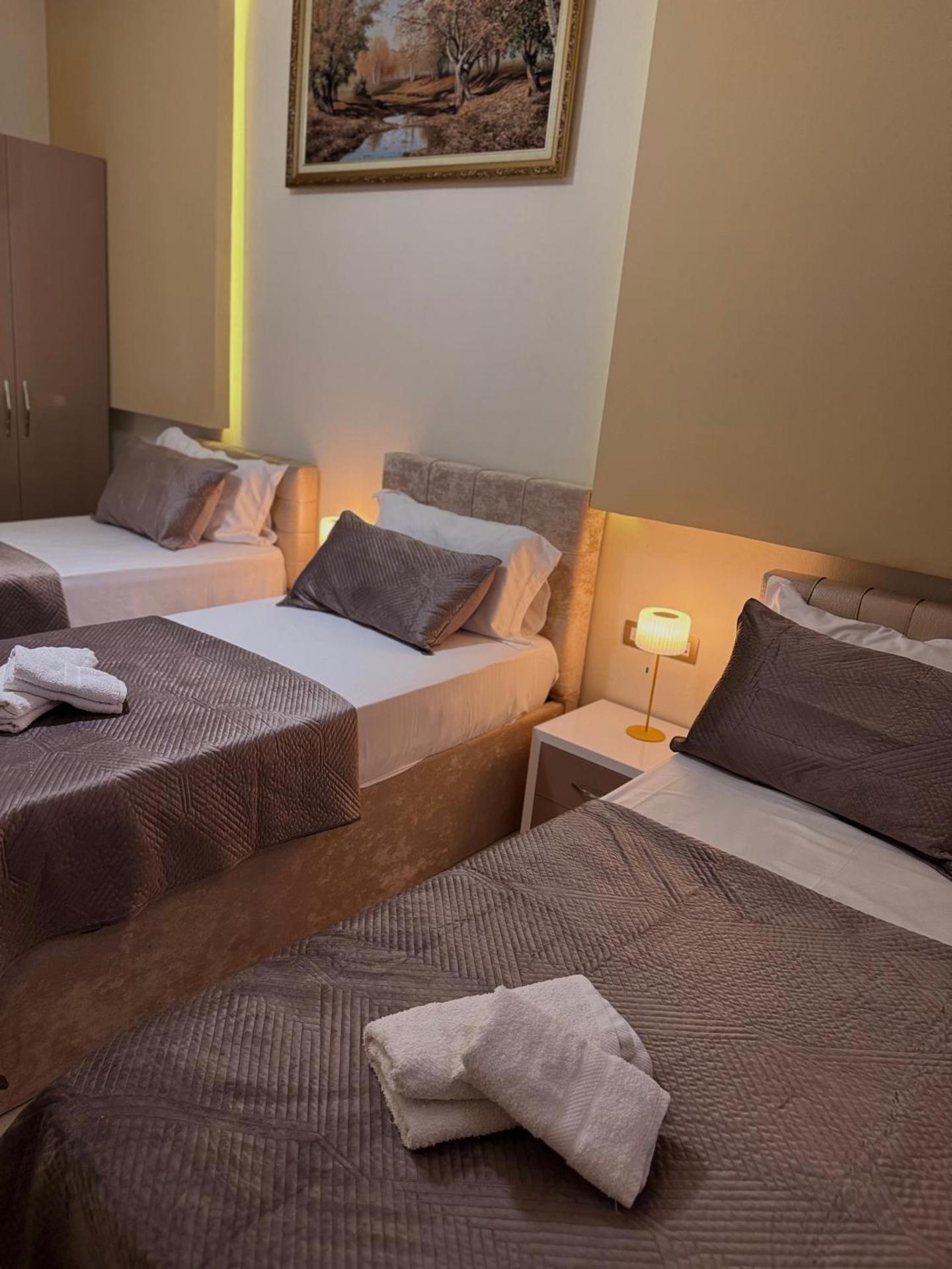 Grand Hotel Gjyshi - Photo 18