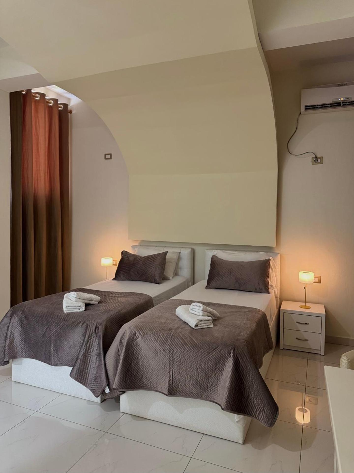 Grand Hotel Gjyshi - Photo 3