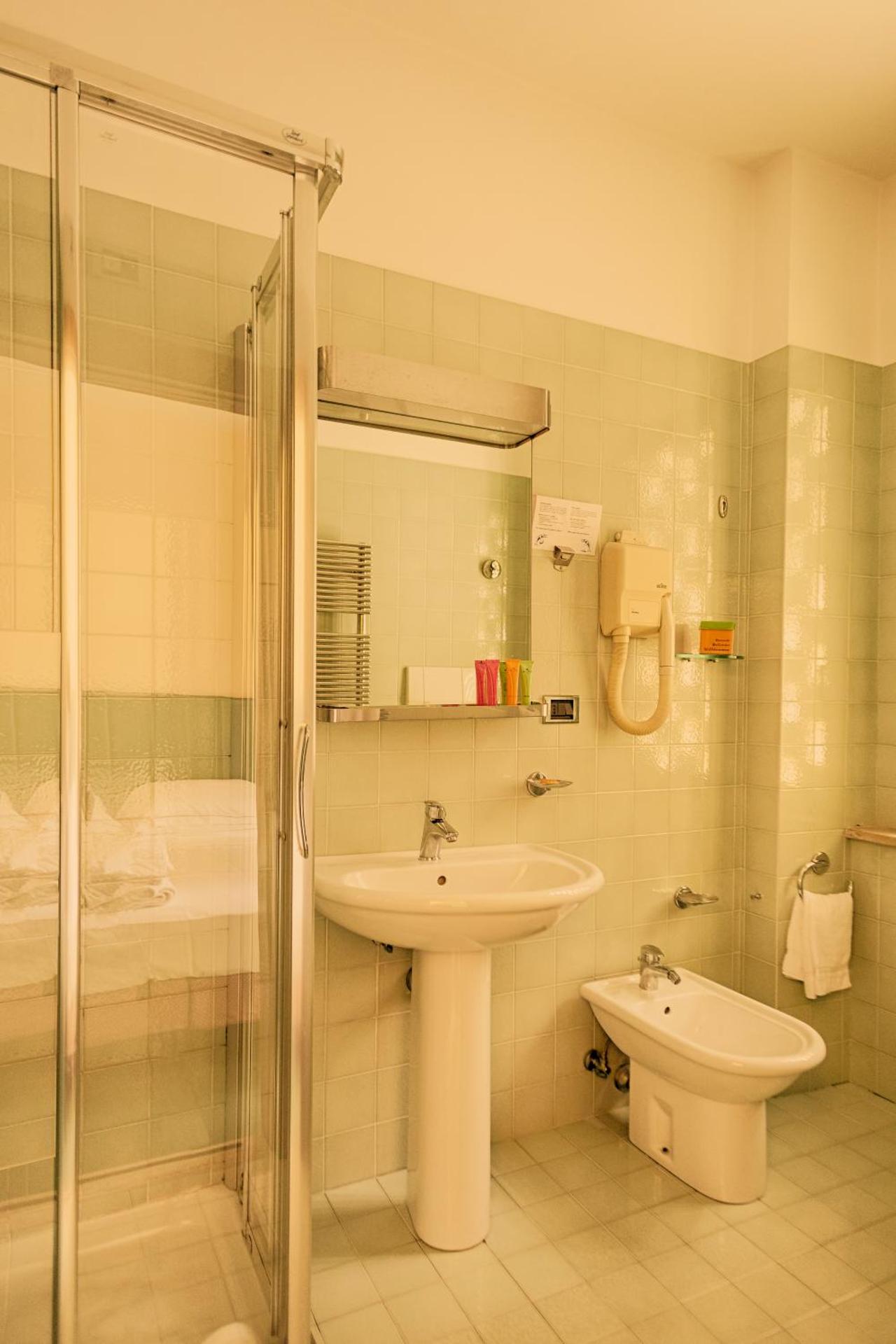 Hotel Cristallo - Photo 49