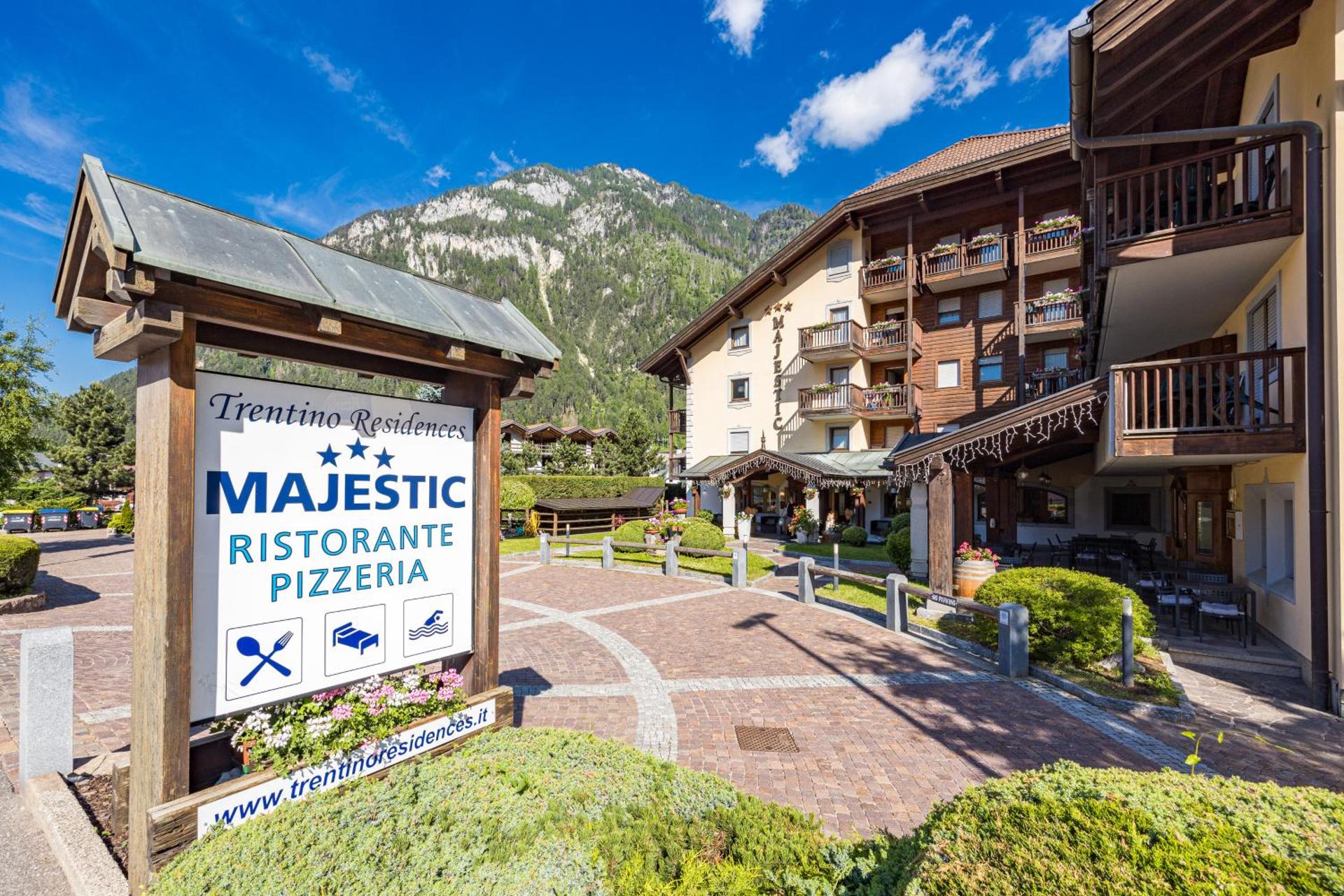 Aparthotel Majestic - Photo 81