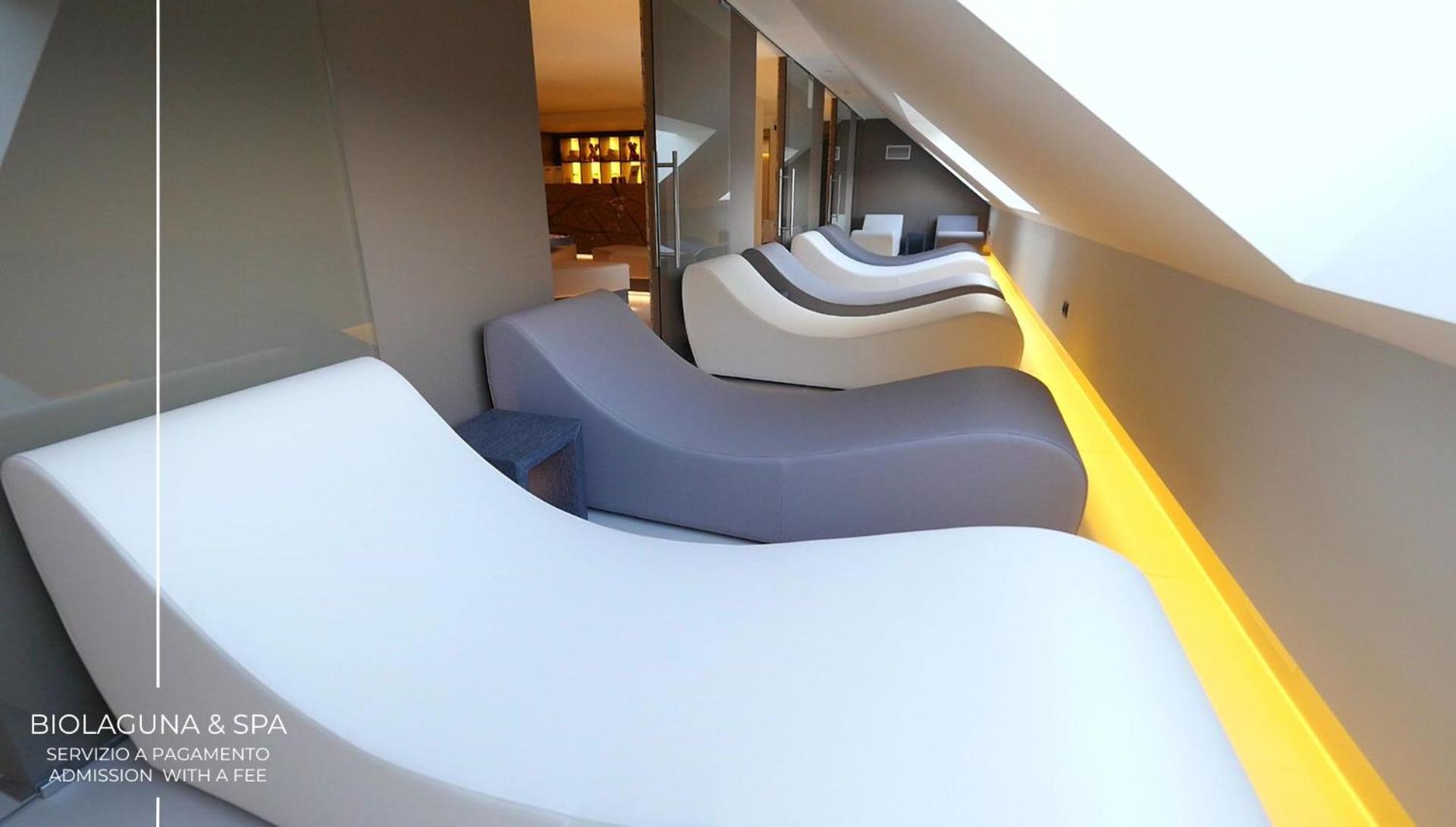 Alexander Charme Hotel - Photo 23