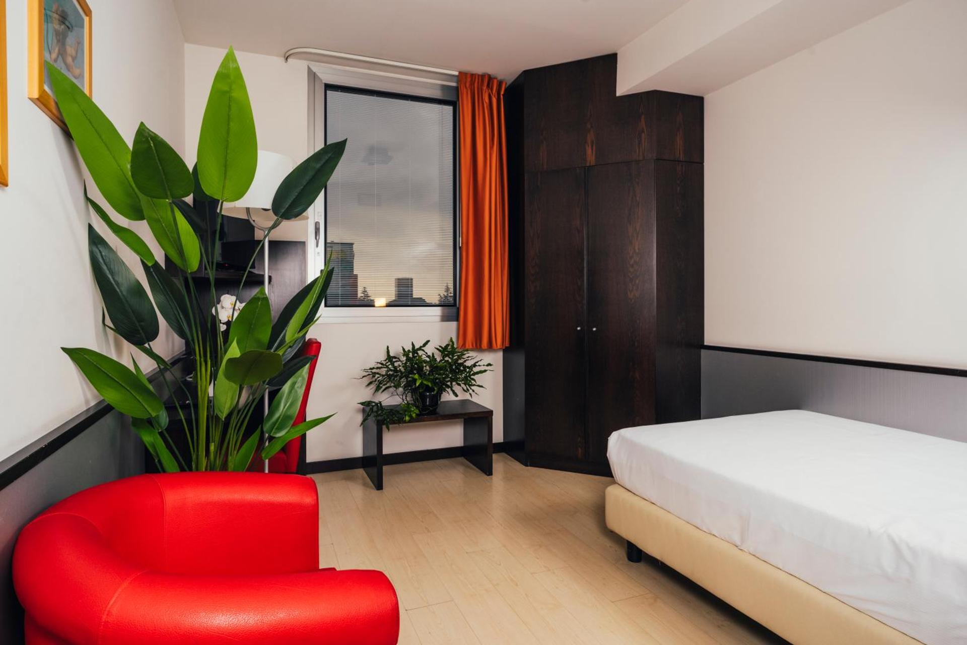 Euro Hotel - Photo 48