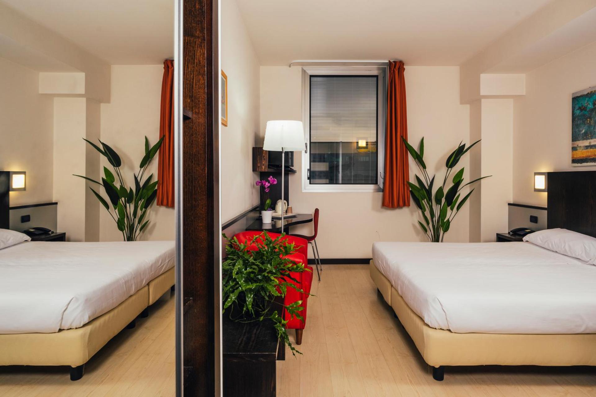 Euro Hotel - Photo 44