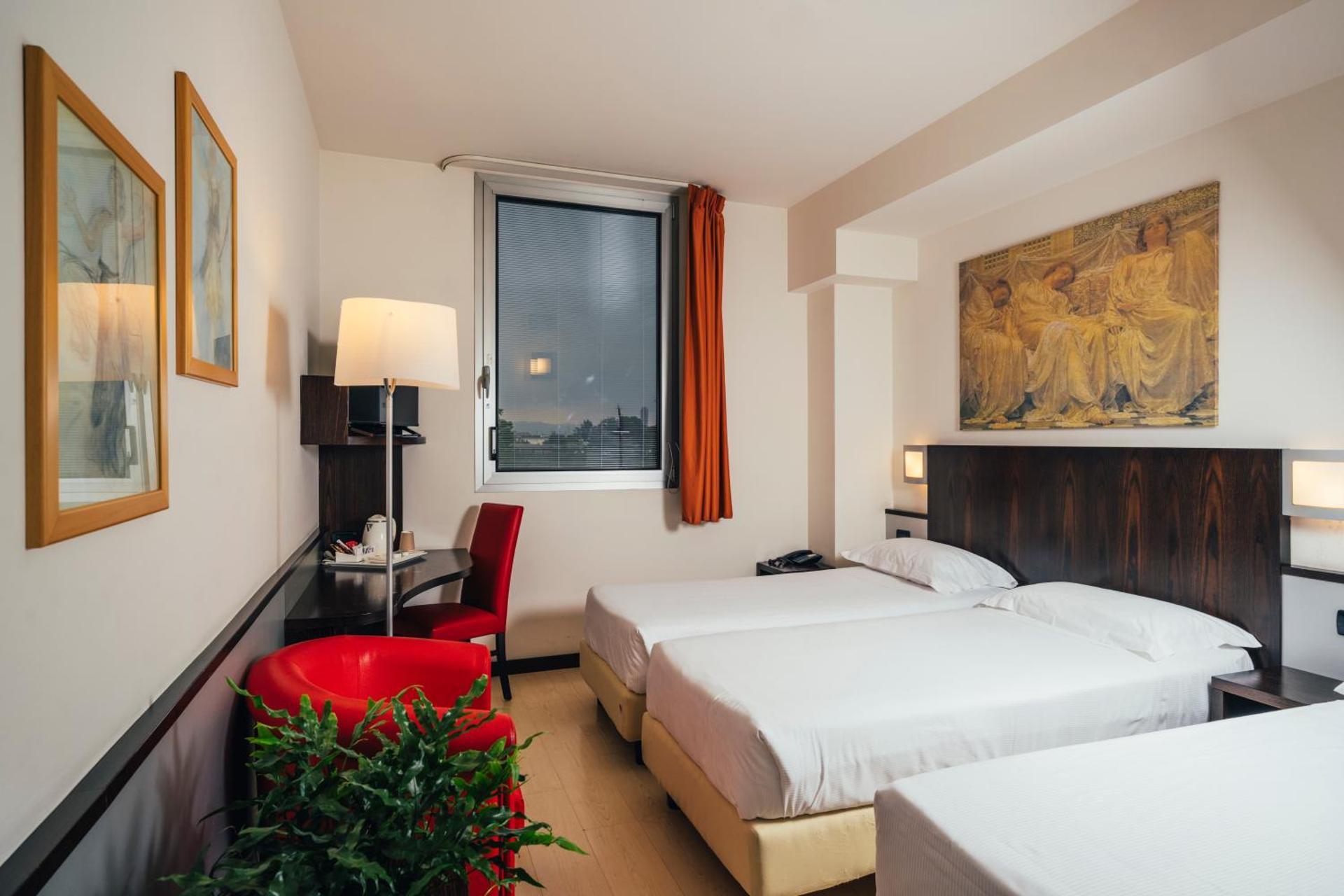 Euro Hotel - Photo 33