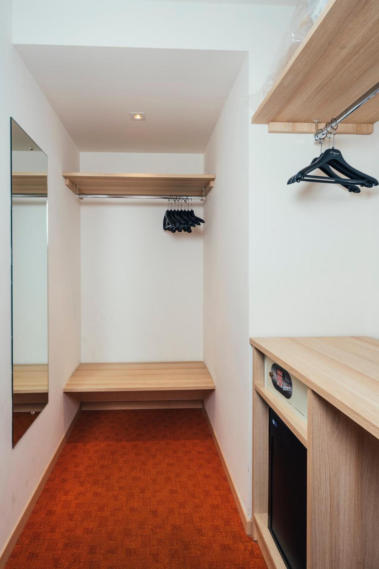 Euro Hotel - Photo 36