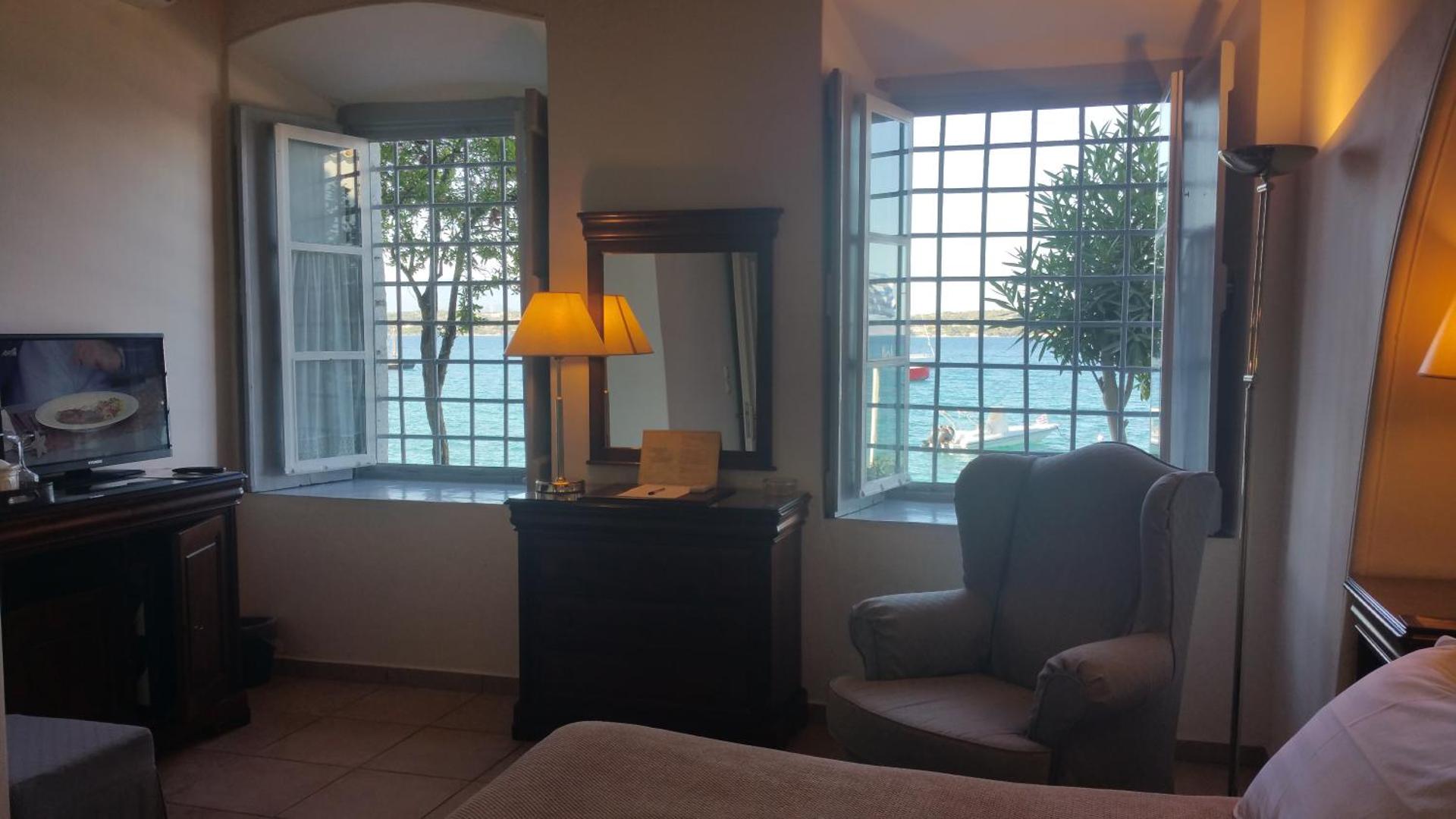 Economou Mansion - Photo 5