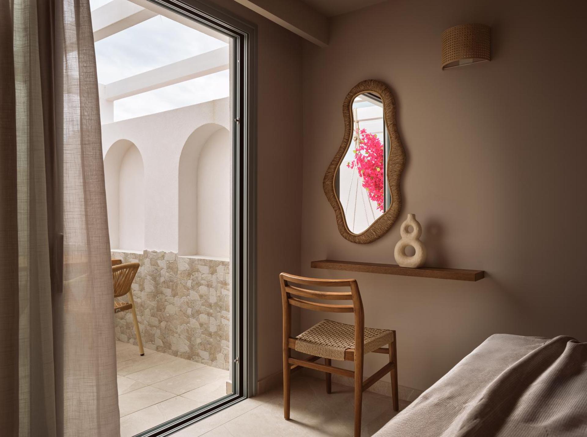 Ammonites Beachfront Rooms & Suites - Photo 16