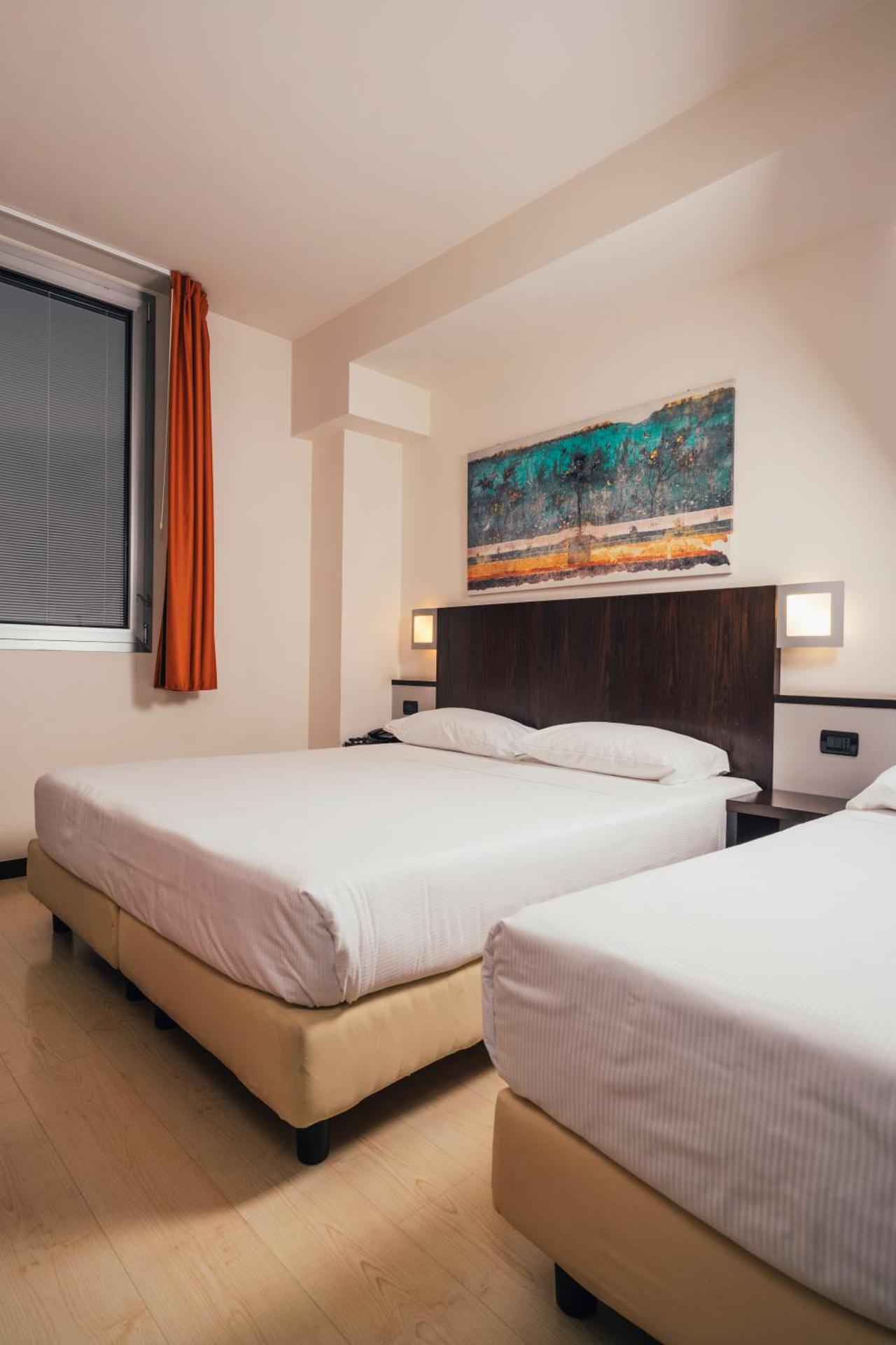 Euro Hotel - Photo 61