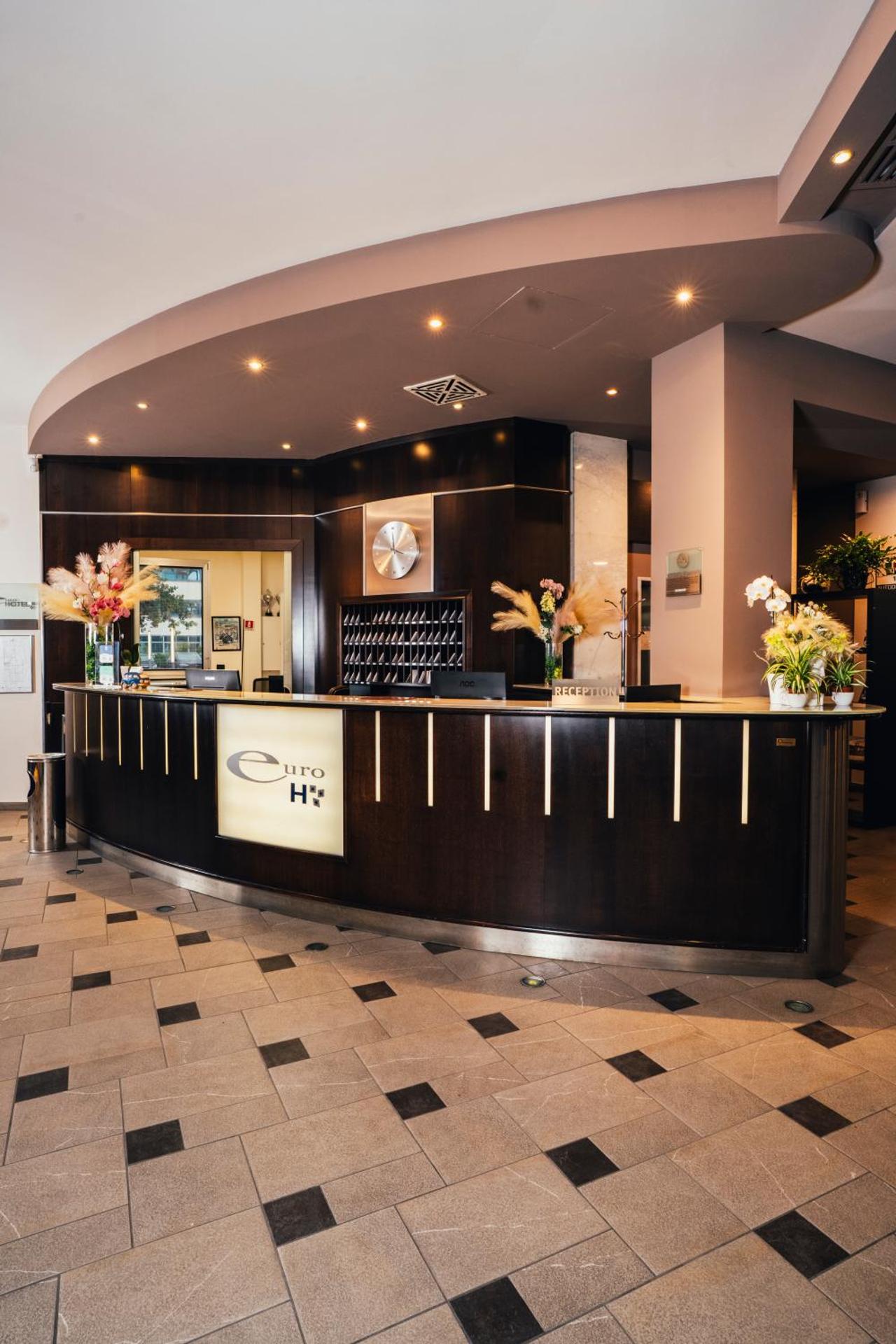 Euro Hotel - Photo 58