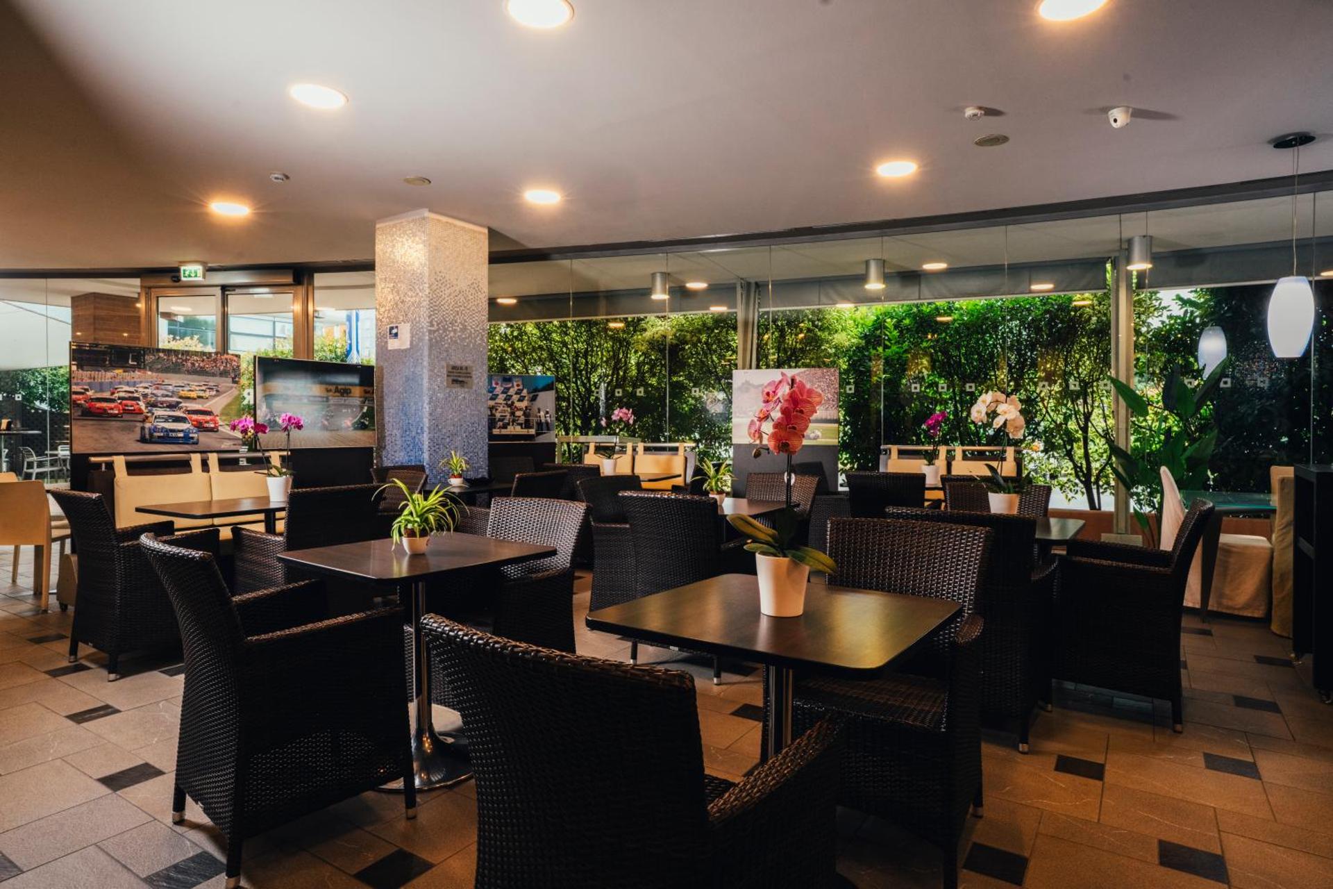 Euro Hotel - Photo 57