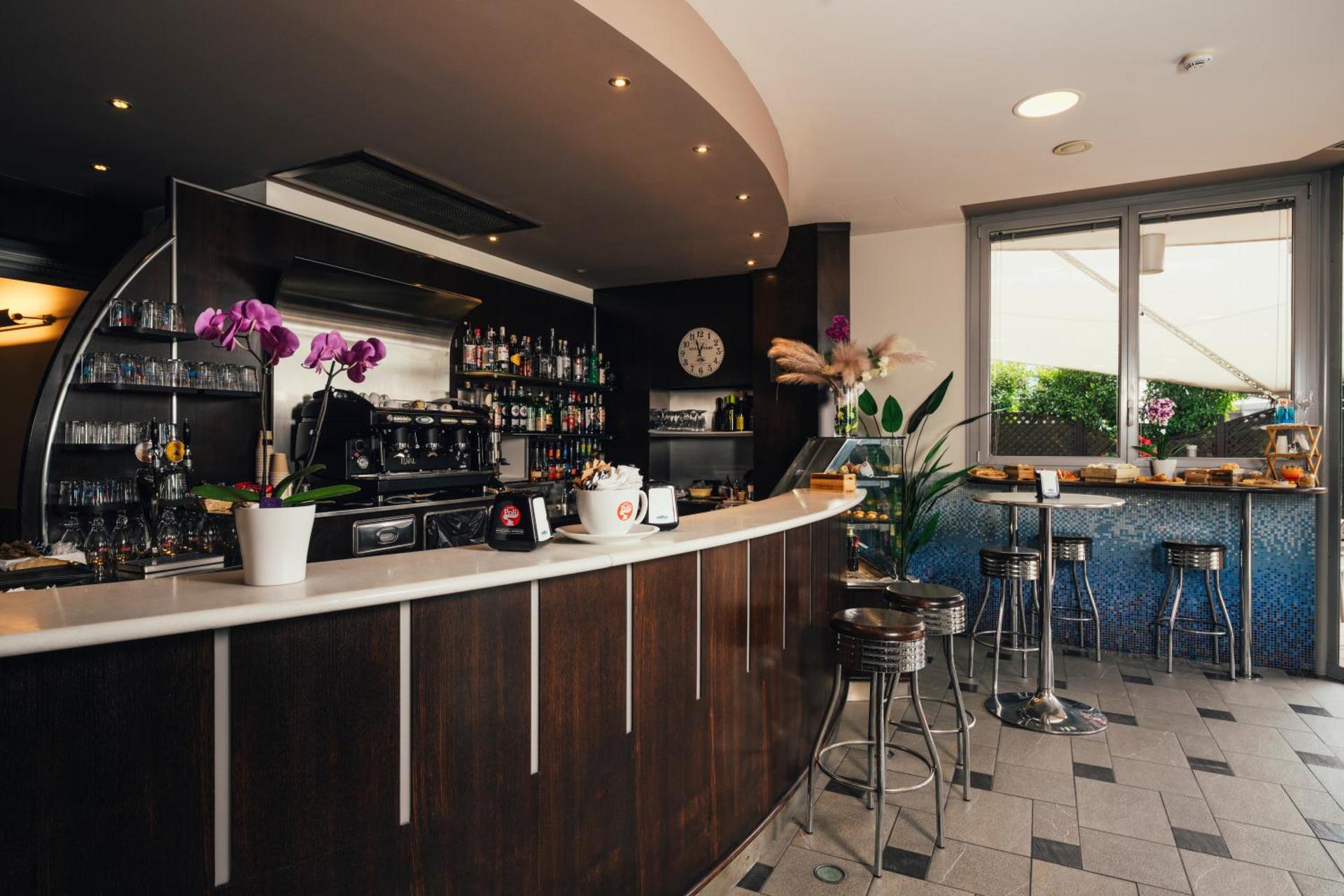 Euro Hotel - Photo 52