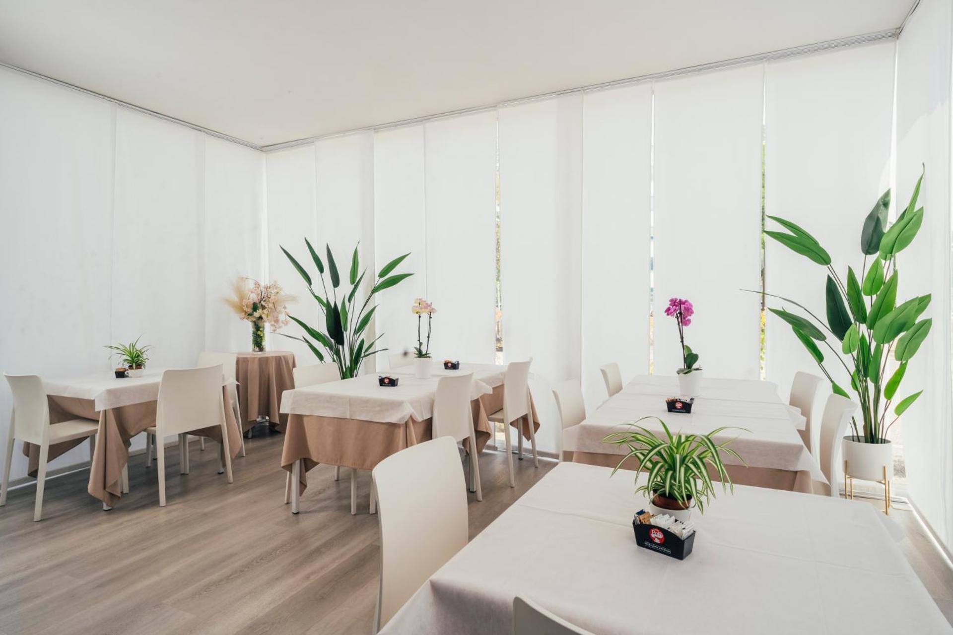 Euro Hotel - Photo 25