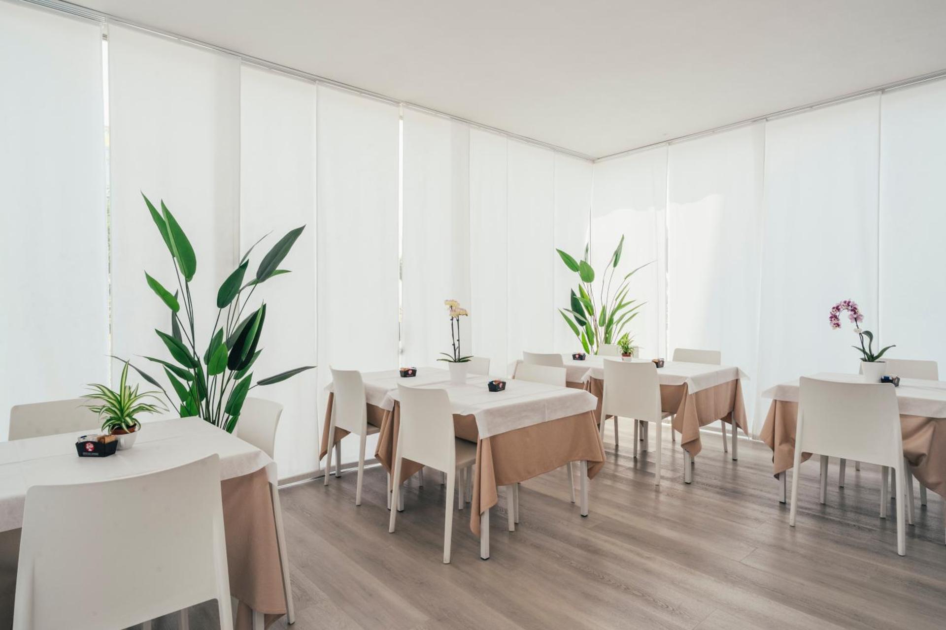 Euro Hotel - Photo 51