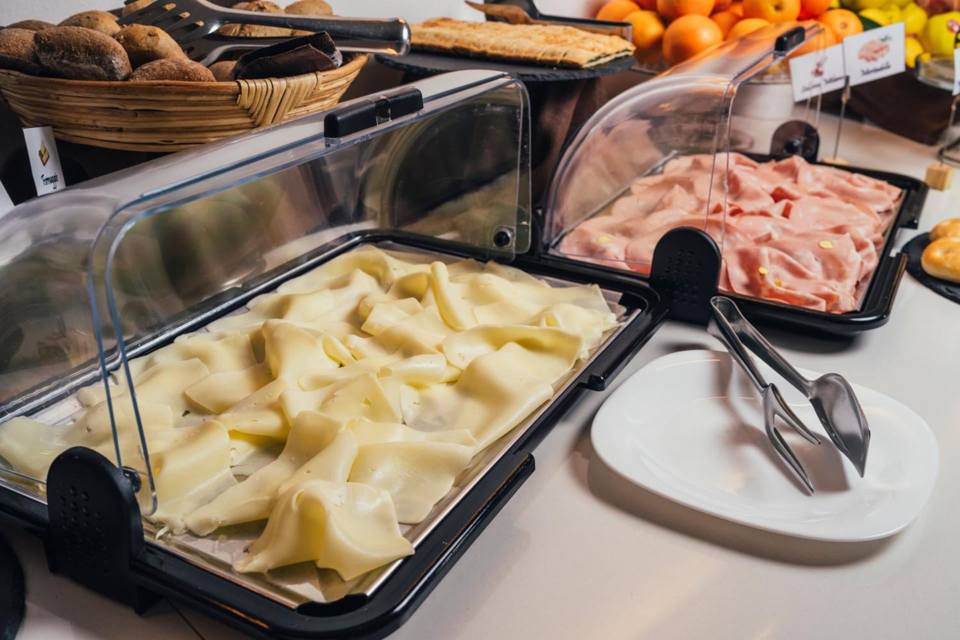 Euro Hotel - Photo 14