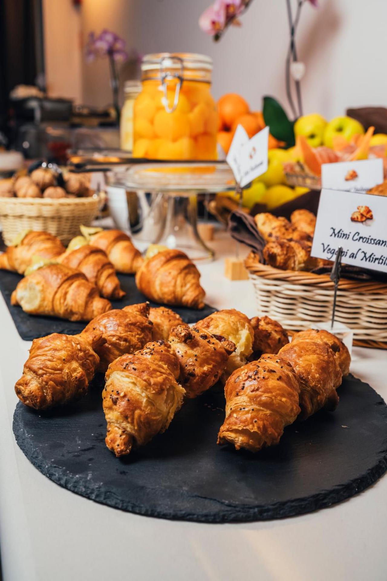 Euro Hotel - Photo 31