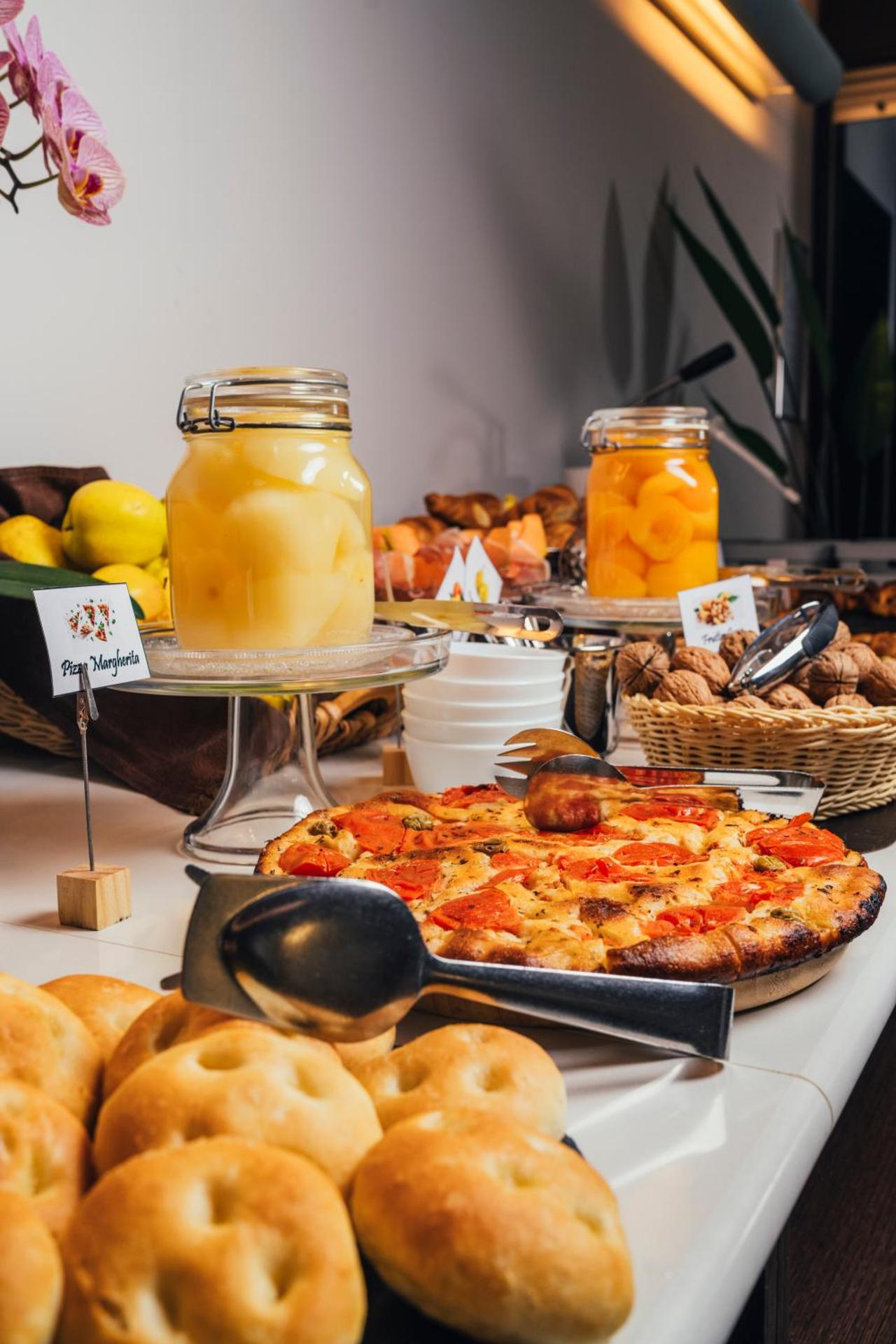 Euro Hotel - Photo 2