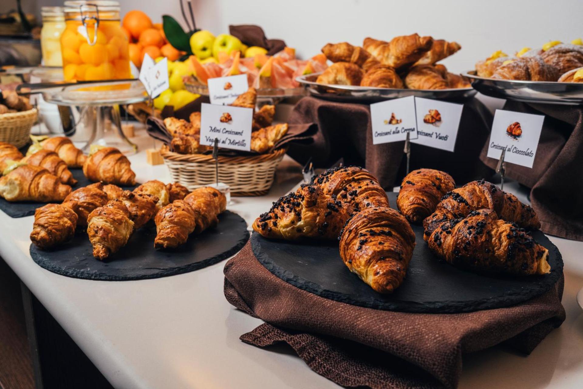 Euro Hotel - Photo 30