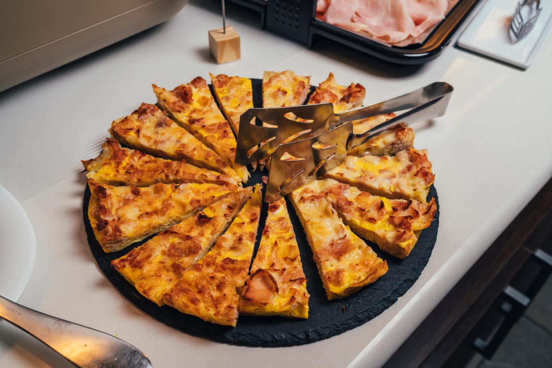 Euro Hotel - Photo 8