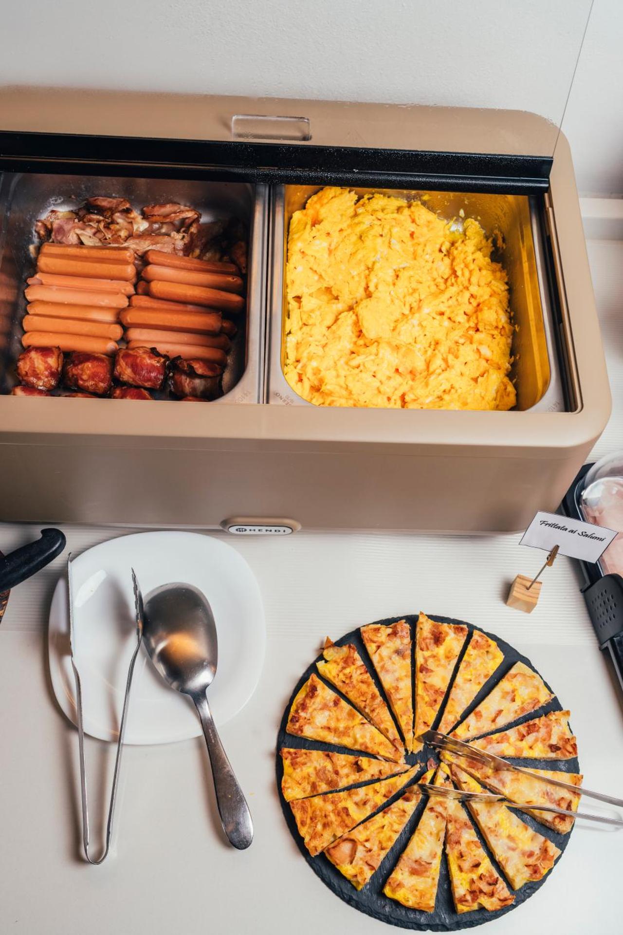 Euro Hotel - Photo 5