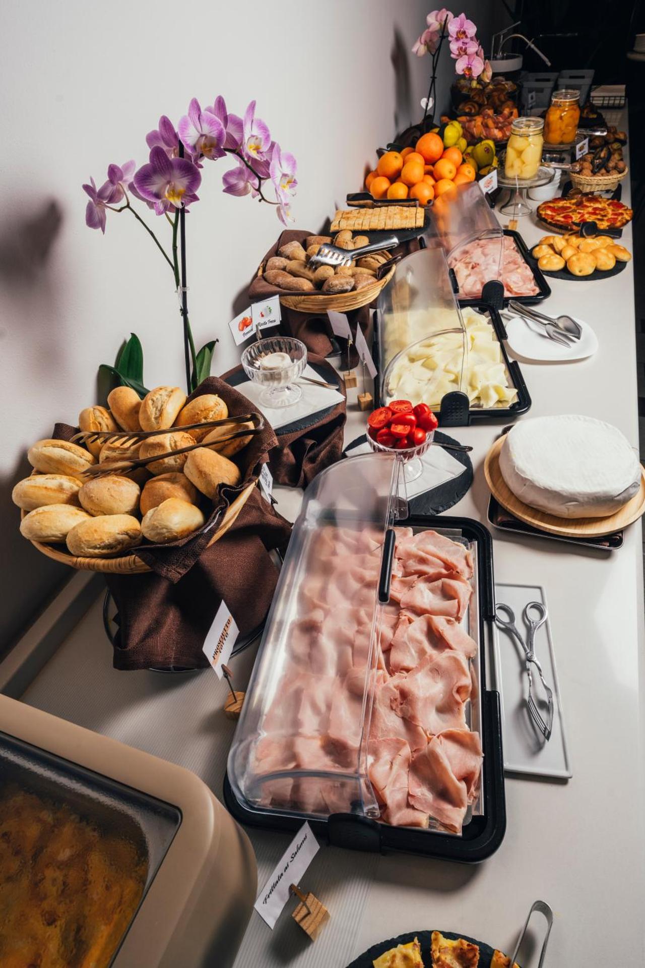 Euro Hotel - Photo 3