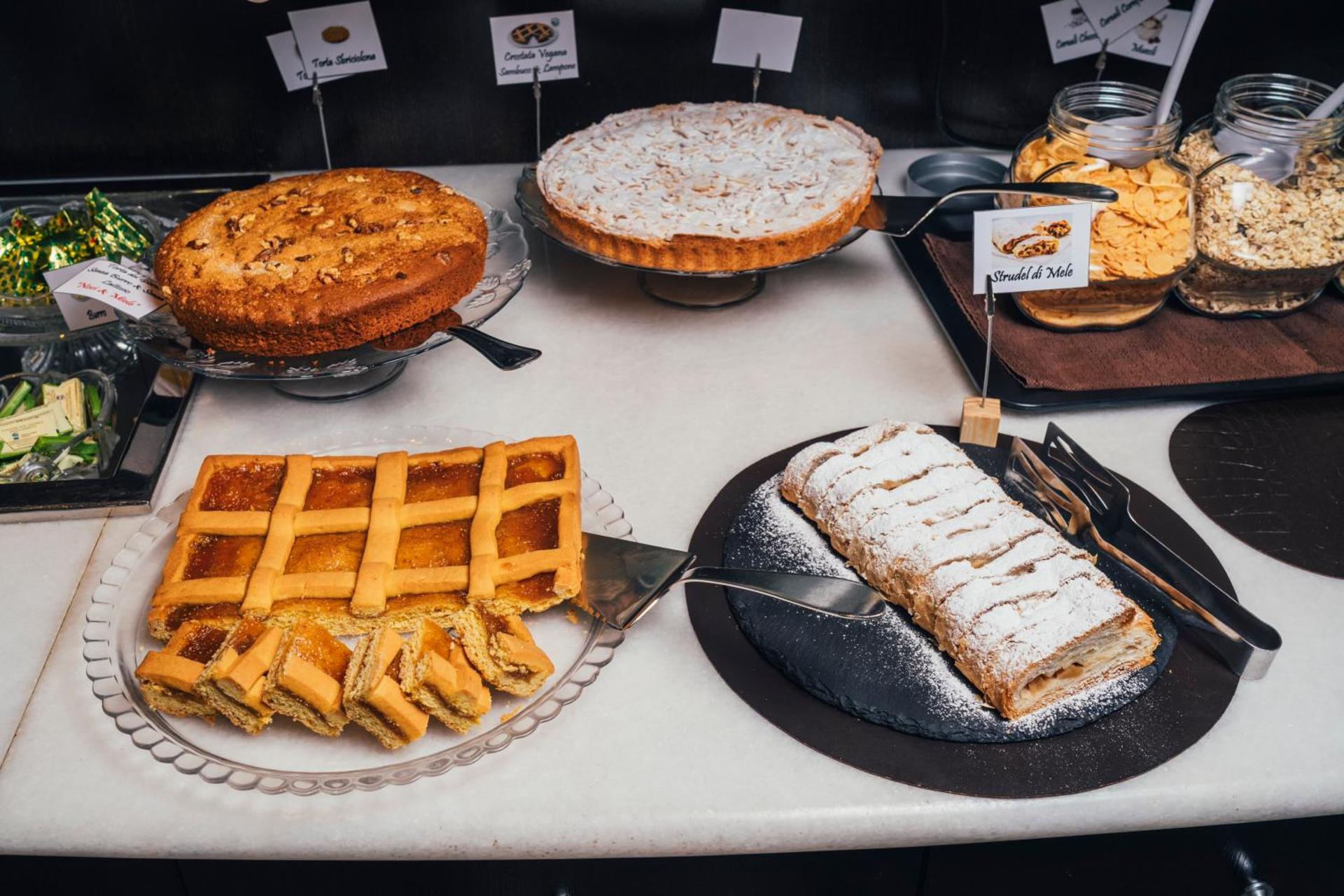 Euro Hotel - Photo 32