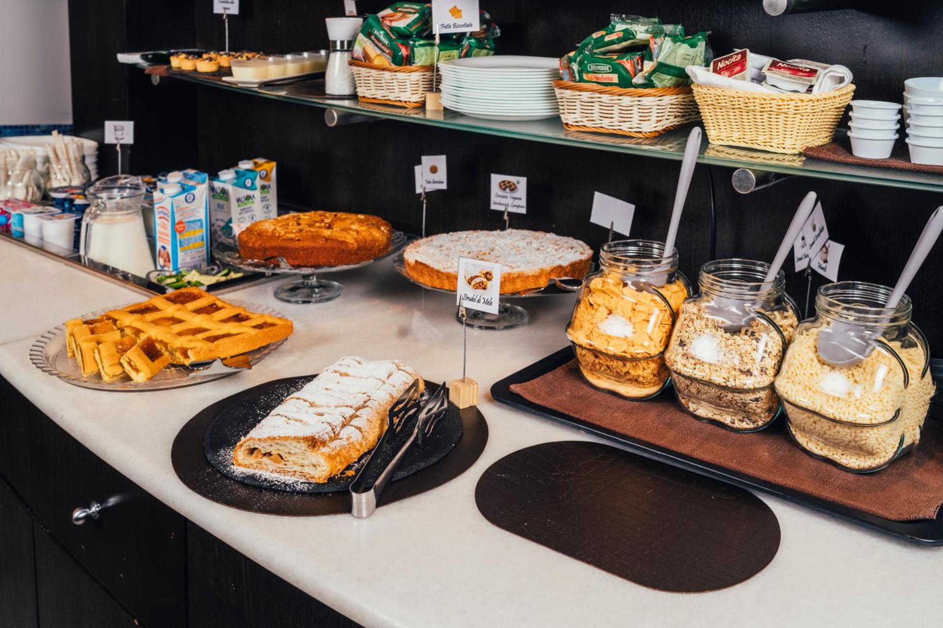 Euro Hotel - Photo 28